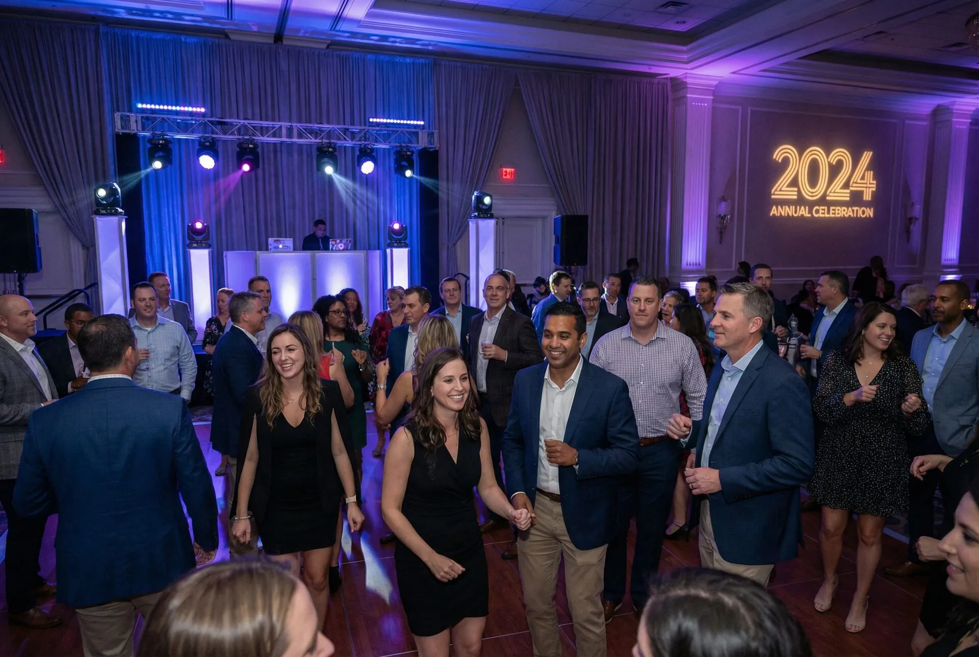 Firmenfeier mit DJ ElectroArt – professionelle Unterhaltung für Unternehmen