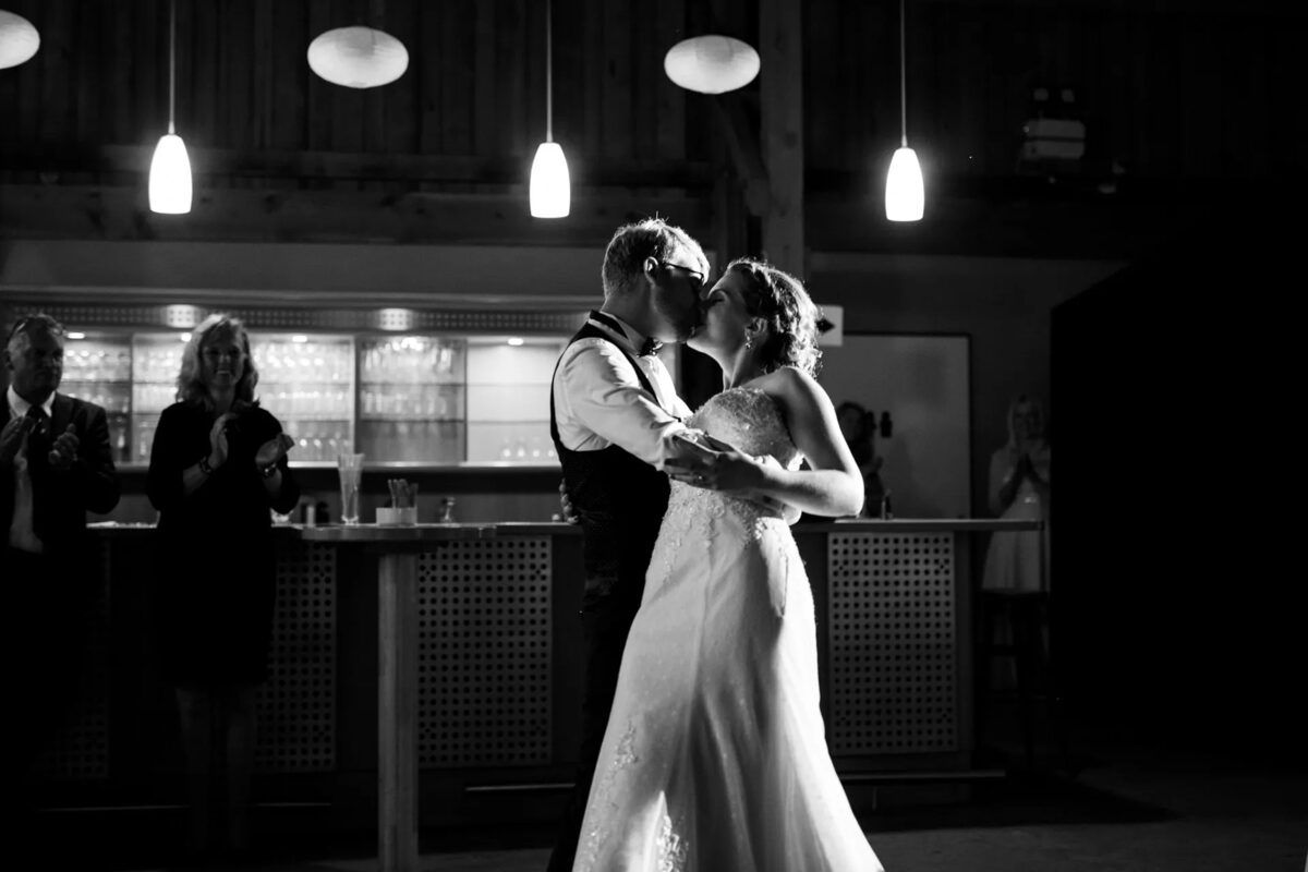 Hochzeits-DJ Detmold OWL – Romantische Beleuchtung und Musik fuer eure Traumhochzeit